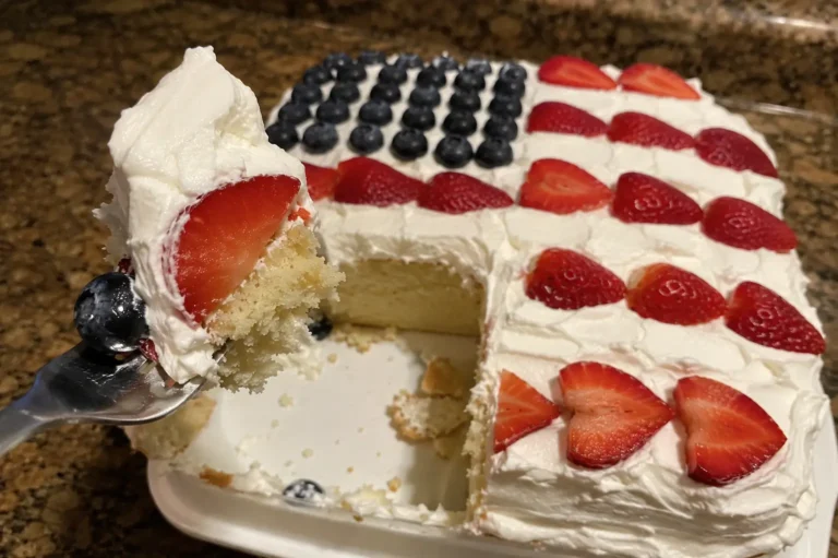 FLAG CAKE WITH BERRIES FOR THE PERFECT 4TH OF JULY DESSERT 🎆
